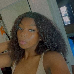 Meet your Posher, Nicole